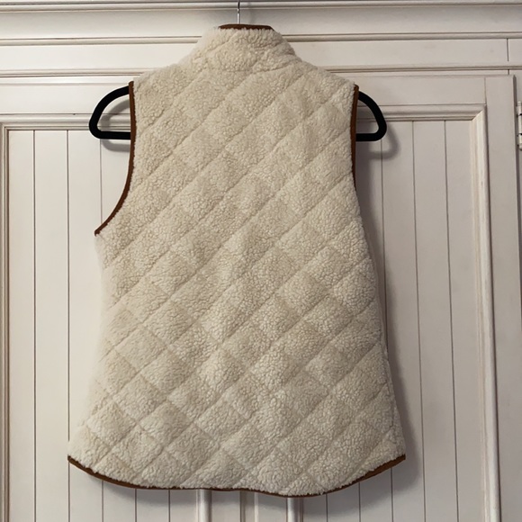 Quilted Fleece Sherpa Vest - Picture 5 of 7
